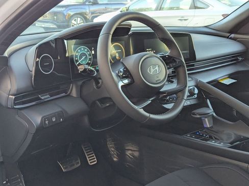 New 2025 Hyundai Elantra SEL image 14