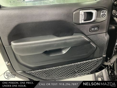 Used 2019 Jeep Wrangler Unlimited Sahara image 17