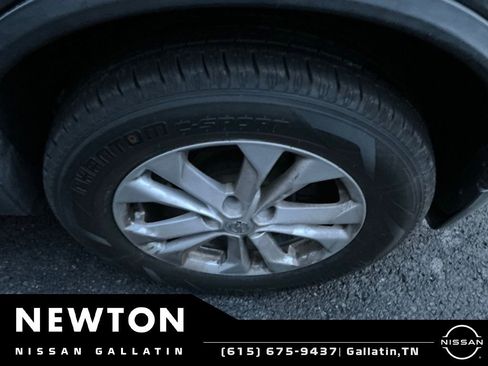 Used 2016 Nissan Rogue SV FWD image 13