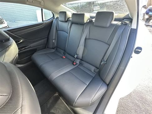 Used 2024 Lexus ES 300h image 14