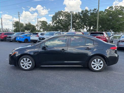 Used 2021 Toyota Corolla LE FWD image 4