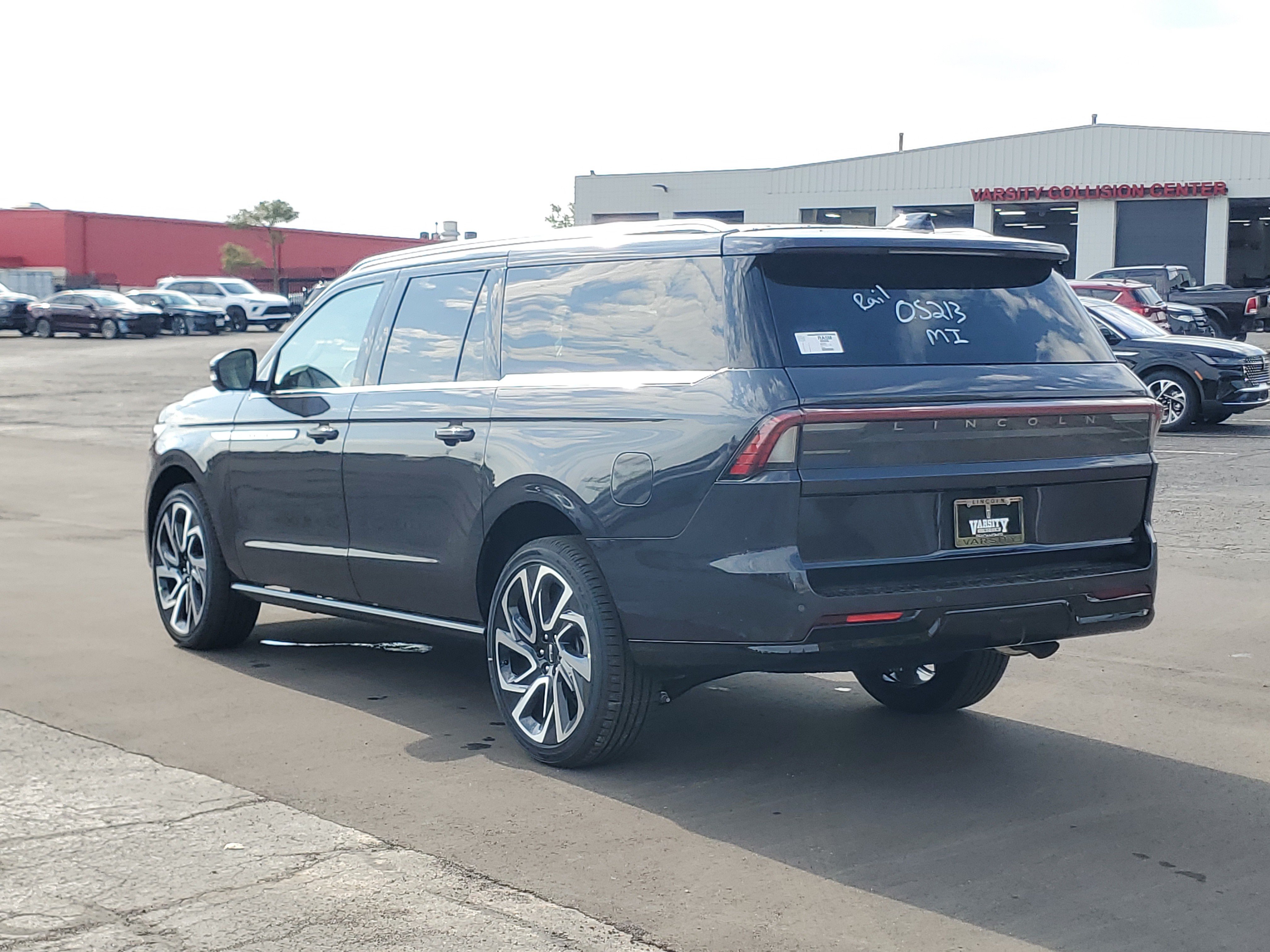 New 2027 Lincoln Navigator L Reserve AWD/4WD image 3
