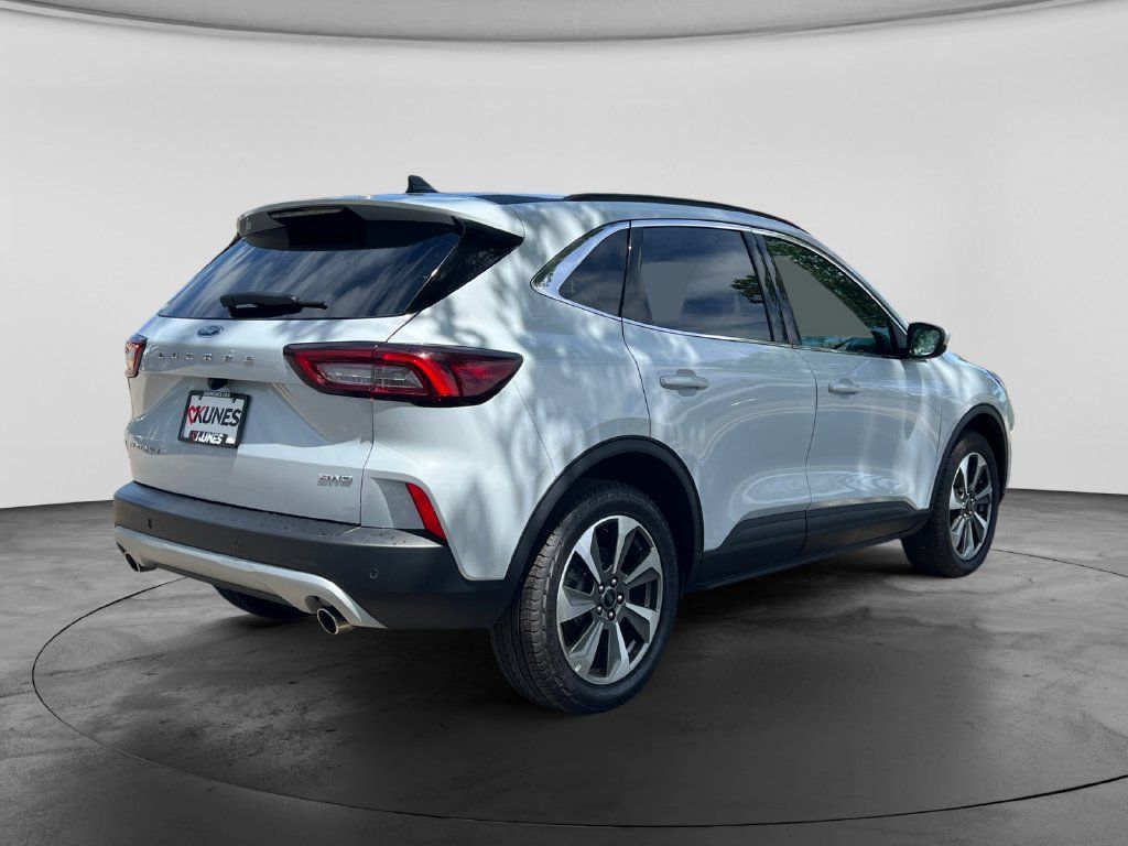 Used 2025 Ford Escape Platinum AWD/4WD image 7