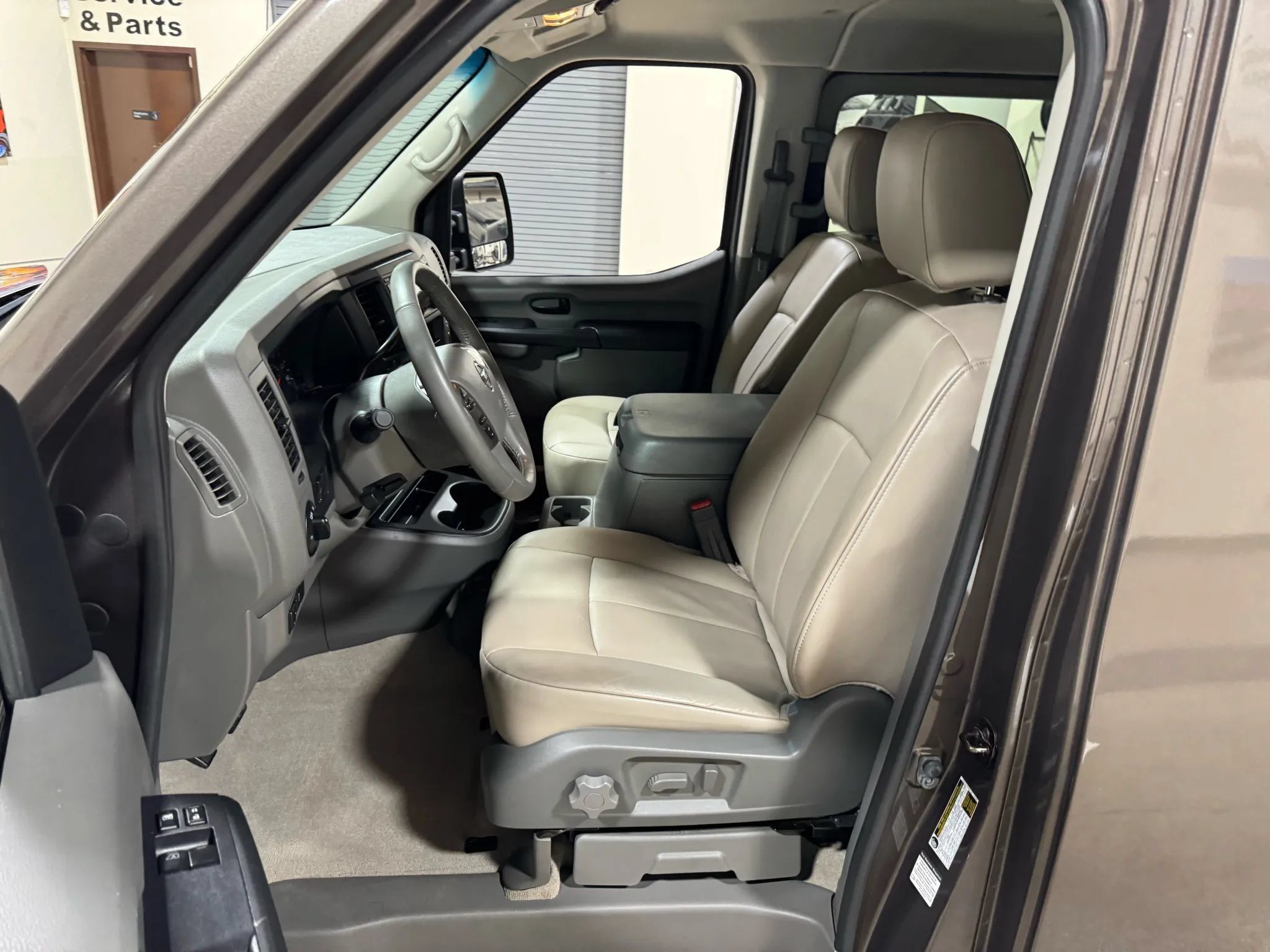 Used 2018 Nissan NV 3500 SL RWD image 37