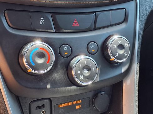 Used 2020 Chevrolet Trax LS FWD image 24