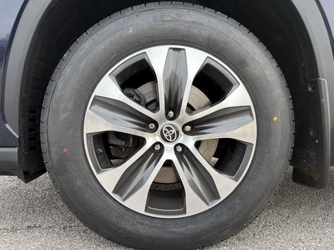 Used 2022 Toyota Highlander XLE image 41