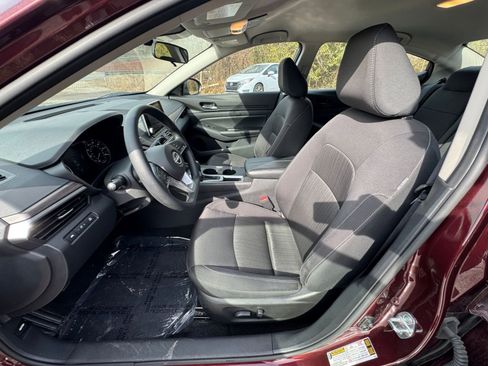 Used 2025 Nissan Altima 2.5 SV image 32