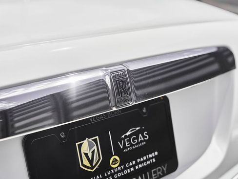 Used 2018 Rolls-Royce Dawn RWD image 12