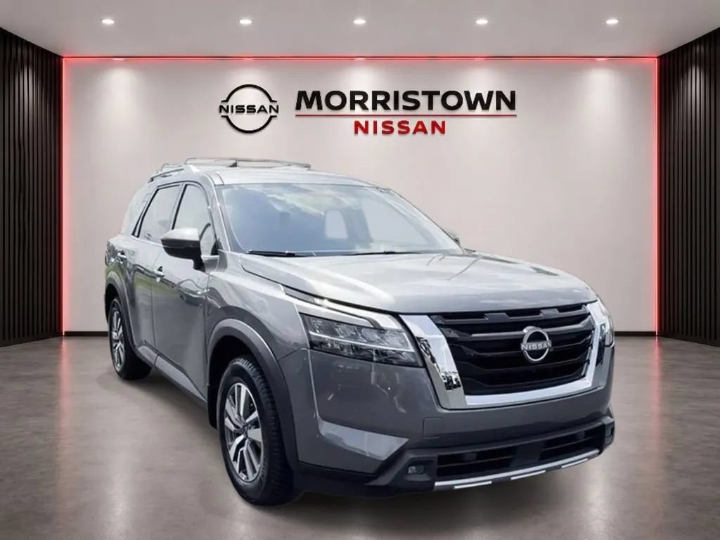 Used 2023 Nissan Pathfinder SL AWD/4WD image 3