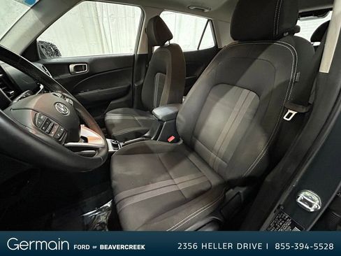 Used 2023 Hyundai Venue SEL image 15