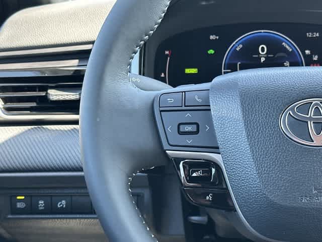 Used 2025 Toyota Camry SE w/ Convenience Package FWD image 9