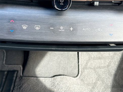 Used 2023 Nissan Ariya FWD image 17