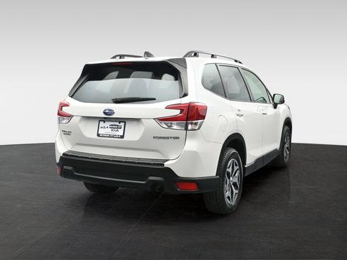 Used 2024 Subaru Forester Premium AWD/4WD image 4