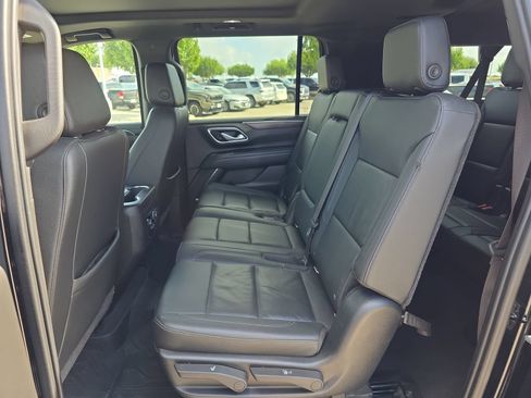 Used 2021 Chevrolet Suburban Z71 w/ Luxury Package AWD/4WD image 11