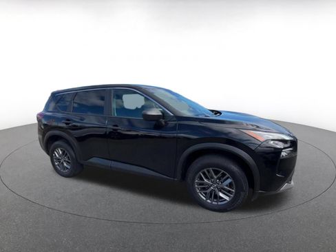 Used 2023 Nissan Rogue S FWD image 2
