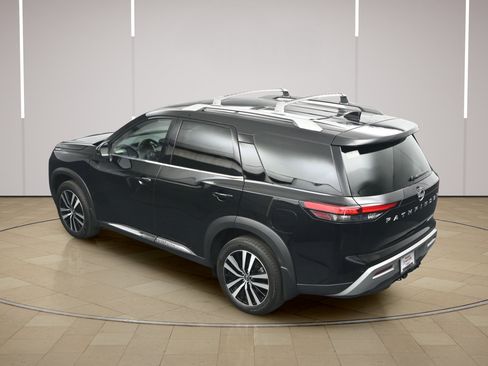 Certified 2025 Nissan Pathfinder Platinum w/ Cargo Package FWD image 39