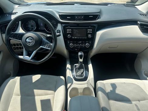 Used 2018 Nissan Rogue Sport SV w/ SV All-Weather Package AWD/4WD image 18