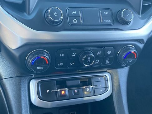 Used 2021 GMC Acadia SLE w/ Driver Convenience Package image 24