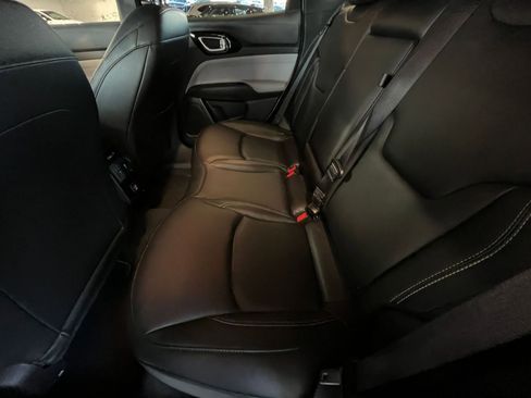 Used 2025 Jeep Compass Limited image 27