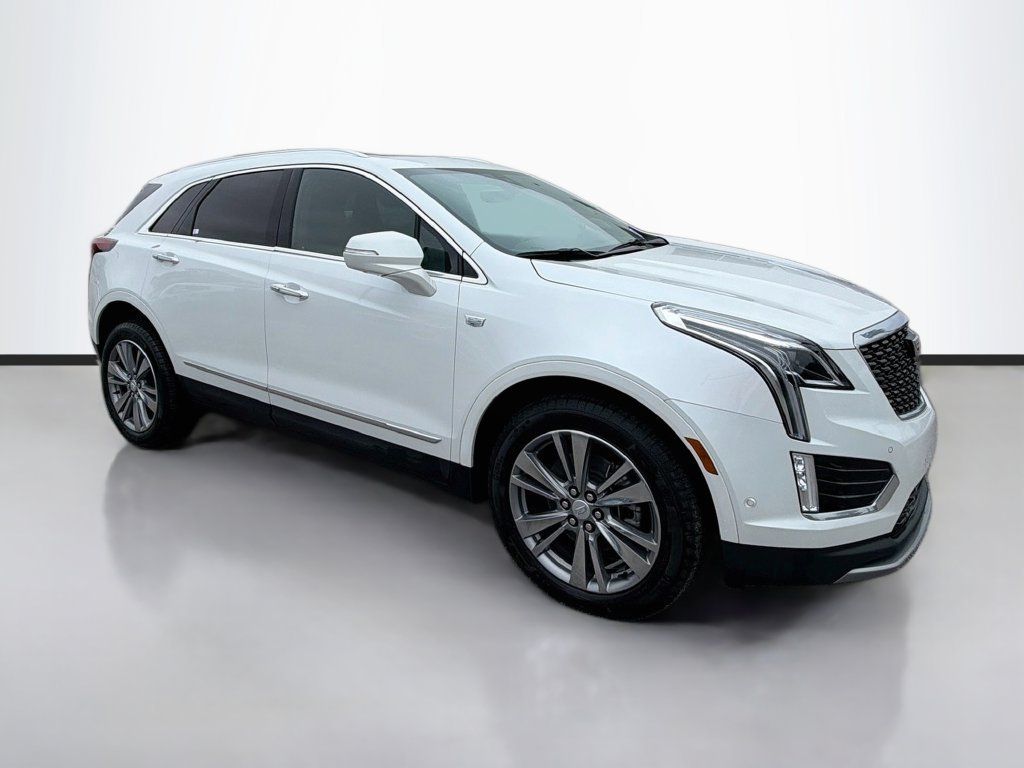 Used 2025 Cadillac XT5 Premium Luxury w/ Technology Package AWD/4WD image 3