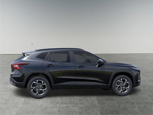 New 2026 Chevrolet Trax LT w/ Driver Confidence Package image 5