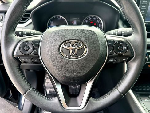 Used 2022 Toyota RAV4 XLE Premium image 14