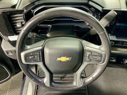 Used 2022 Chevrolet Silverado 1500 LT AWD/4WD image 16
