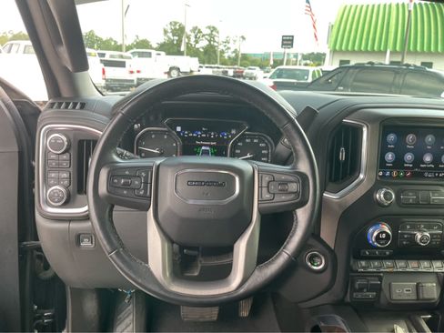 Used 2022 GMC Sierra 2500 Denali w/ Denali Black Diamond Edition AWD/4WD image 15