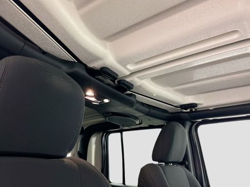 Used 2022 Jeep Gladiator Sport image 16