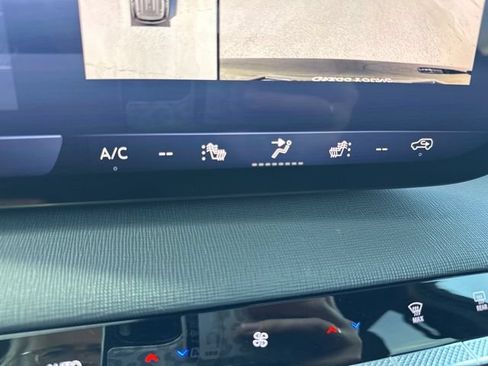 Used 2025 Buick Enclave Sport Touring w/ Super Cruise Package AWD/4WD image 32