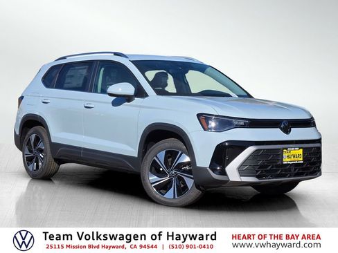 New 2026 Volkswagen Taos SE AWD/4WD image 1
