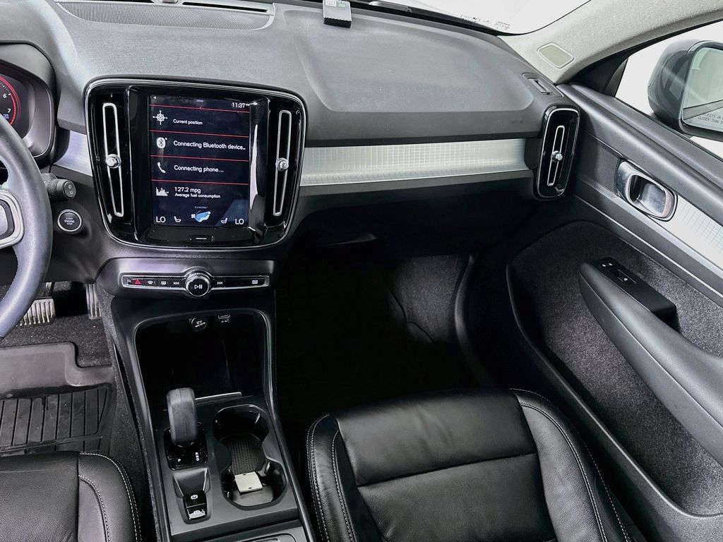 Used 2022 Volvo XC40 T5 Momentum AWD/4WD image 20
