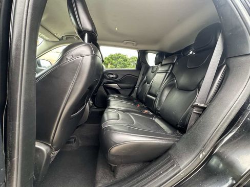 Used 2019 Jeep Cherokee Limited AWD/4WD image 39