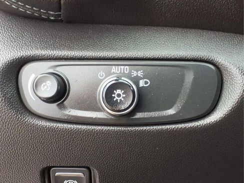 Used 2020 Chevrolet Blazer LT image 17