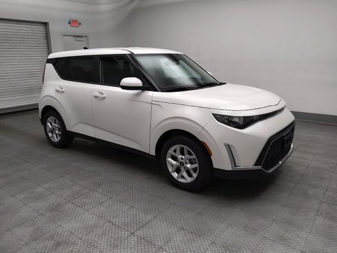 Used 2025 Kia Soul LX w/ LX Technology Package image 11