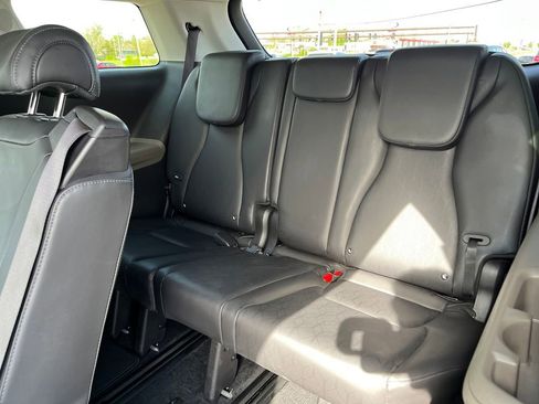 Used 2025 Kia Carnival FWD image 28