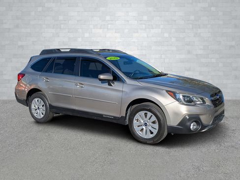 Used 2019 Subaru Outback 2.5i Premium image 1