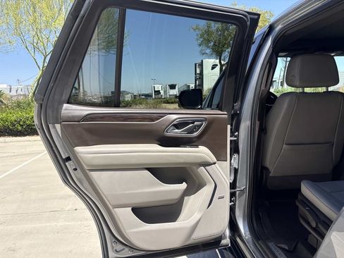 Used 2022 Chevrolet Tahoe LT w/ LT Signature Plus Package AWD/4WD image 12