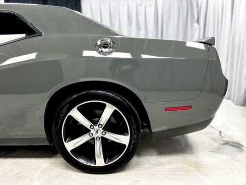 Used 2019 Dodge Challenger SXT image 11