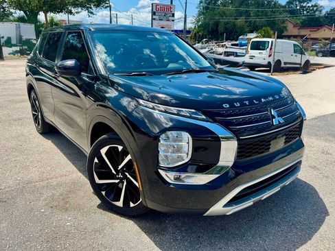 Used 2024 Mitsubishi Outlander SE FWD image 3