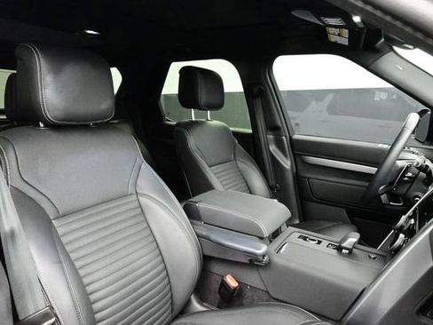 Used 2024 Land Rover Discovery Dynamic SE AWD/4WD image 18