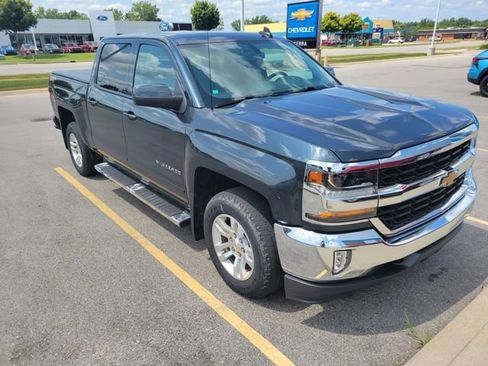 Used 2018 Chevrolet Silverado 1500 LT w/ All Star Edition AWD/4WD image 3