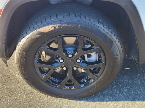 Used 2024 Jeep Grand Cherokee L Laredo image 10