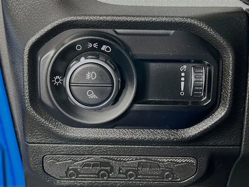 Used 2024 Jeep Gladiator Sport image 11