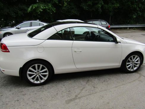Used 2013 Volkswagen Eos Komfort FWD image 21
