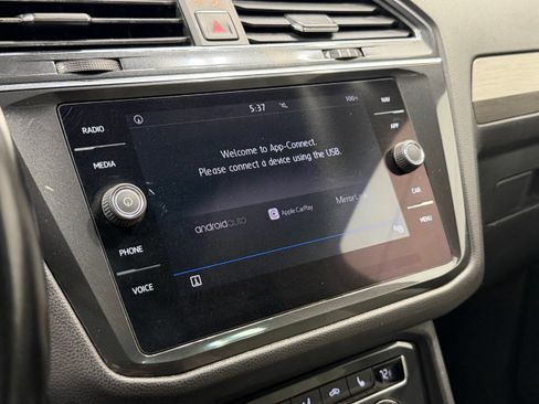 Used 2018 Volkswagen Tiguan SEL FWD image 41