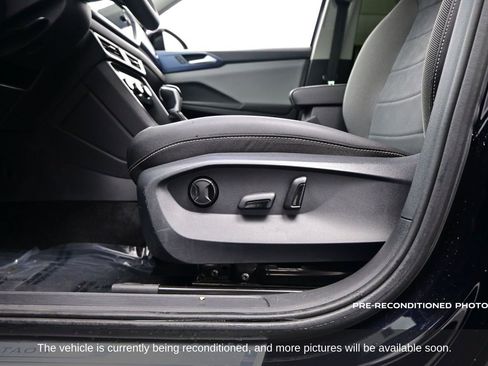 Used 2023 Volkswagen Taos SE w/ Panoramic Sunroof Package image 14