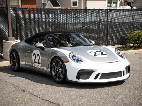 Used 2019 Porsche 911 Speedster RWD image 4