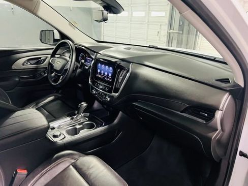 Used 2020 Chevrolet Traverse LT w/ LT Premium Package FWD image 38