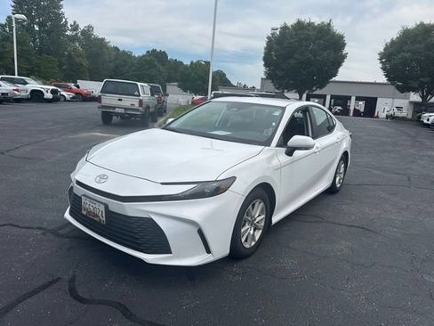 Used 2025 Toyota Camry LE FWD image 9